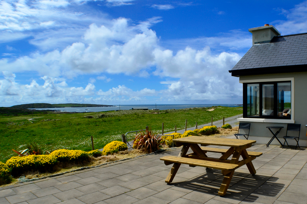 Claddaghduff Beach House, Pet Friendly Holiday Home in Galway Ireland