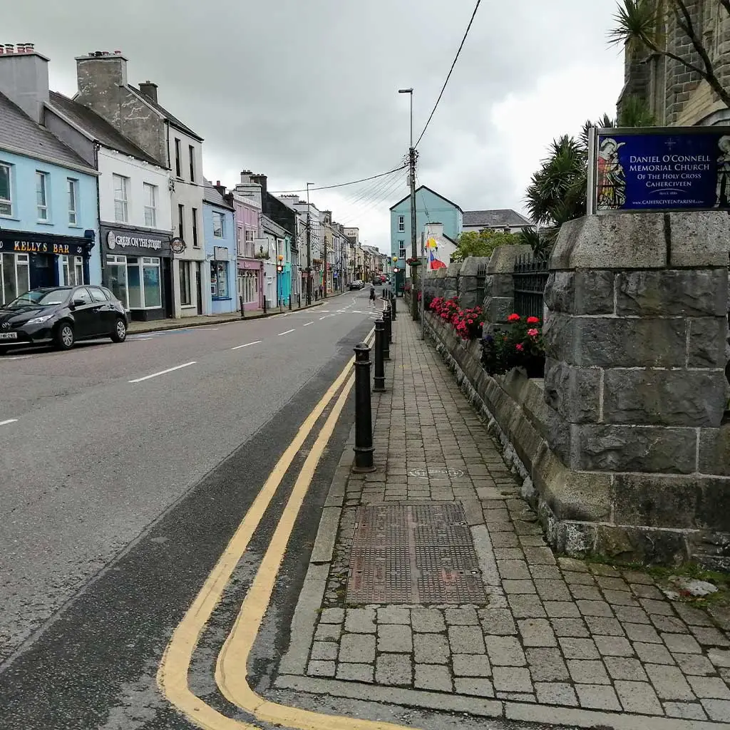 View of Cahersiveen main street in Kerry © Failte Ireland